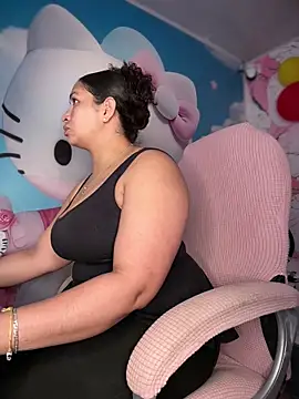 Snapshot of Carola-Ross chatting on July 2026 01:04:01 PM Carola-Ross online show from July 2026 01:04:01 PM