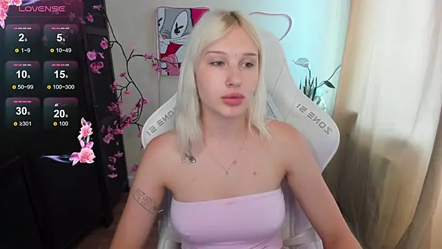 EvelinaLuu online show from June 2026 05:12:01 AM