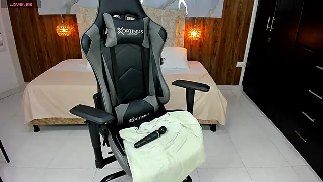 Holly 22 online show from February 2025 06:19:01 PM