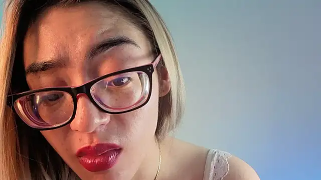 Snapshot of Carolblonde chatting on February 2026 11:32:02 PM Carolblonde online show from February 2026 11:32:02 PM