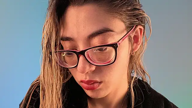 Snapshot of Carolblonde chatting on March 2026 12:39:01 AM Carolblonde online show from March 2026 12:39:01 AM