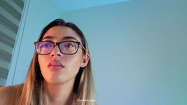 Snapshot of Carolblonde chatting on April 2026 08:12:02 AM Carolblonde online show from April 2026 08:12:02 AM