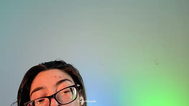 Snapshot of Carolblonde chatting on May 2026 04:18:02 AM Carolblonde online show from May 2026 04:18:02 AM