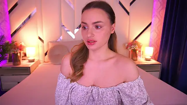 Snapshot of LindsieGreyy chatting on April 2026 06:27:01 AM LindsieGreyy online show from April 2026 06:27:01 AM
