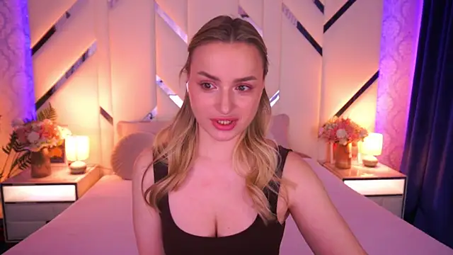 Snapshot of LindsieGreyy chatting on April 2026 06:55:02 AM LindsieGreyy online show from April 2026 06:55:02 AM