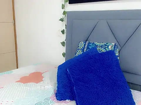 dominic 00 online show from October 2025 08:49:01 PM