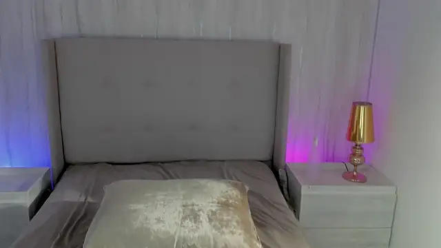 emmiily z online show from November 2025 07:49:02 PM