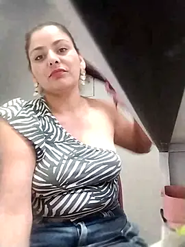 Issaquens online show from February 2025 10:54:01 PM