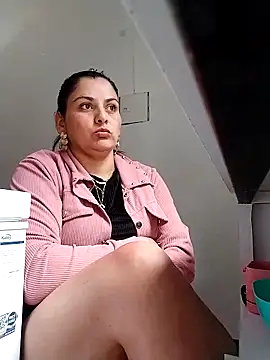 Issaquens online show from February 2025 07:31:02 PM