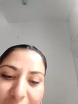 Issaquens online show from February 2025 09:37:01 PM