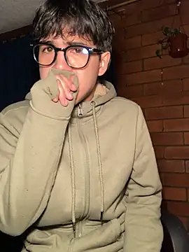 Snapshot of shadowsofgarden chatting on March 2025 10:32:01 AM shadowsofgarden online show from March 2025 10:32:01 AM