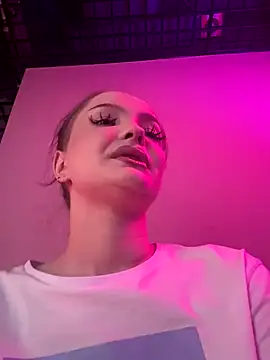 AlexaBright online show from November 2025 06:06:01 PM