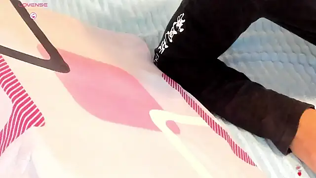 ParanoidTemptaion  online show from September 2025 10:37:02 AM