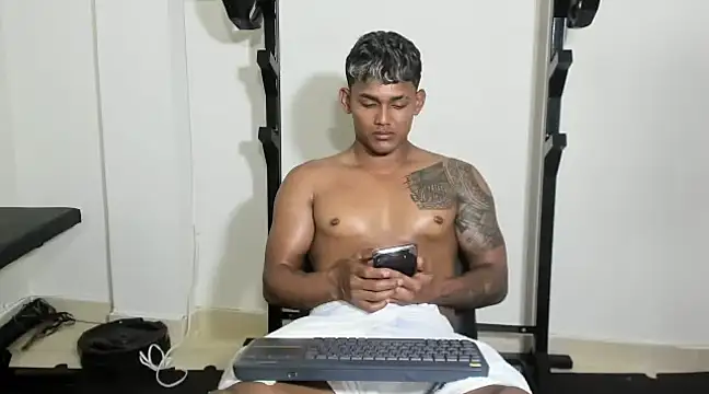 Snapshot of Blackhot000 chatting on February 2025 05:52:01 AM Blackhot000 online show from February 2025 05:52:01 AM