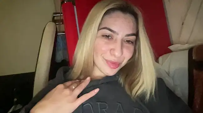 sarrah rossy online show from February 2025 07:38:01 PM