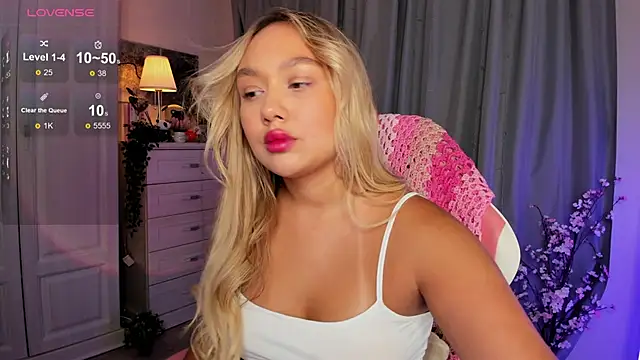 Snapshot of _Loneve__ chatting on October 2025 01:54:01 PM  Loneve   online show from October 2025 01:54:01 PM