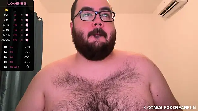 Snapshot of alexxxbear chatting on January 2026 01:29:01 AM alexxxbear online show from January 2026 01:29:01 AM