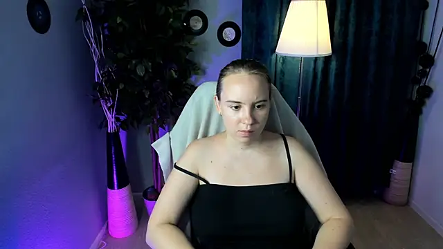 Snapshot of Lika_0ne chatting on July 2026 11:52:02 AM Lika 0ne online show from July 2026 11:52:02 AM
