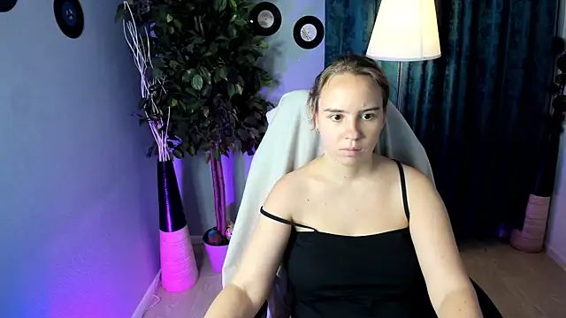 Snapshot of Lika_0ne chatting on July 2026 11:52:01 AM Lika 0ne online show from July 2026 11:52:01 AM
