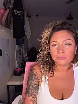 bossyroxy84 online show from November 2025 12:55:01 AM