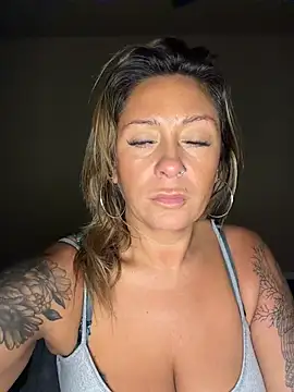 bossyroxy84 online show from November 2025 01:55:01 AM