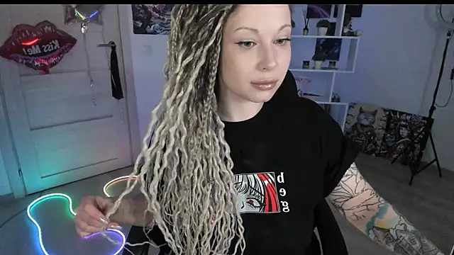 HoneySallyMoore online show from April 2026 08:18:01 PM