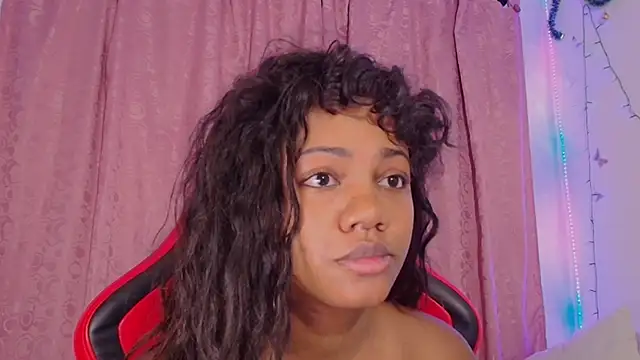 Daphnewalker   online show from December 2025 11:27:02 AM