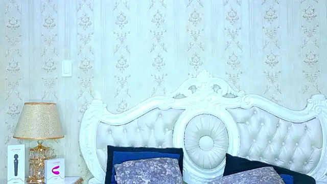 TianahGlow online show from February 2026 08:39:01 PM