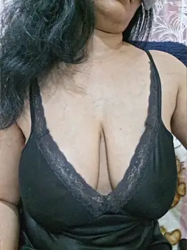 Snapshot of Jassi_Does chatting on June 2026 09:15:02 PM Jassi Does online show from June 2026 09:15:02 PM