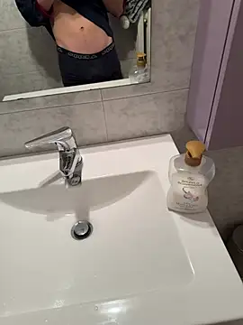 Manuhot001 online show from February 2025 06:12:02 AM