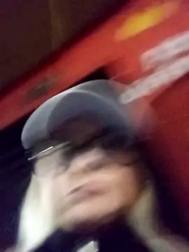 CandieGilson   online show from April 2026 10:24:02 AM