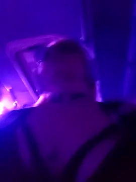 CandieGilson   online show from April 2026 10:37:01 AM