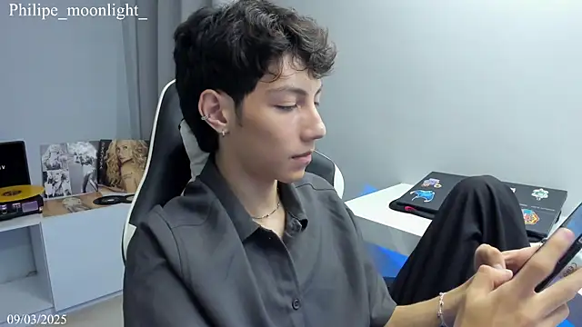 philipe moonlight  online show from March 2025 01:56:01 AM