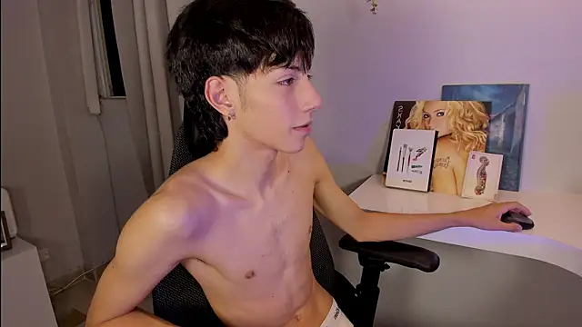 philipe moonlight  online show from April 2026 04:39:01 AM