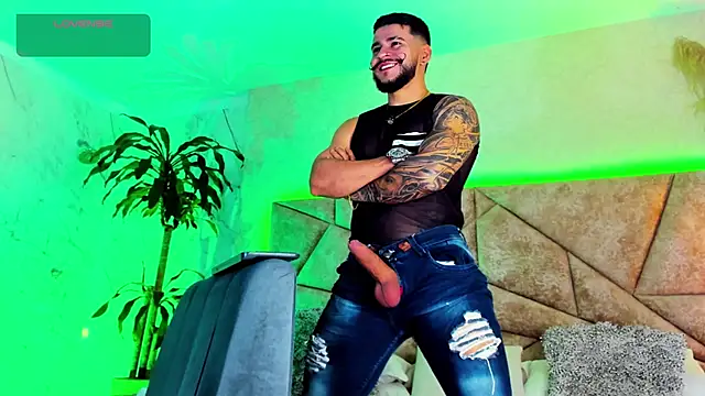 Snapshot of DickGriffith_ chatting on October 2025 10:28:02 AM DickGriffith online show from October 2025 10:28:02 AM