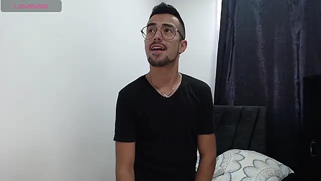 Snapshot of Demian_val chatting on February 2025 09:03:02 PM Demian val online show from February 2025 09:03:02 PM