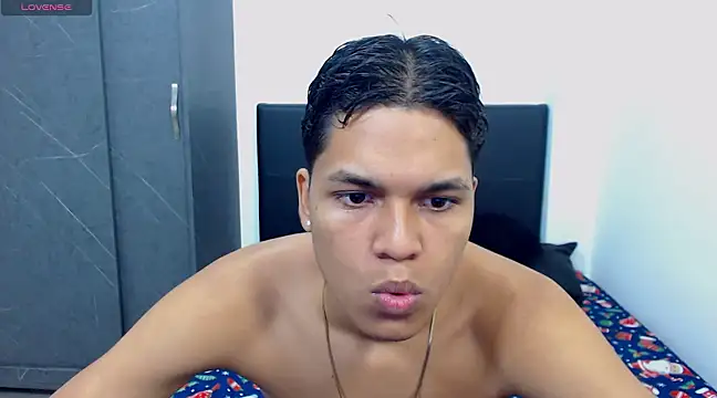 Snapshot of David_Gil19 chatting on March 2025 03:33:02 AM David Gil19 online show from March 2025 03:33:02 AM