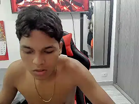 Snapshot of David_Gil19 chatting on March 2025 05:30:01 AM David Gil19 online show from March 2025 05:30:01 AM