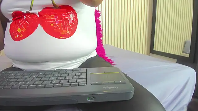 Aida-nicolle online show from November 2025 09:50:02 AM