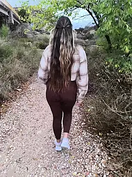 Mona Plus online show from October 2025 02:59:02 PM