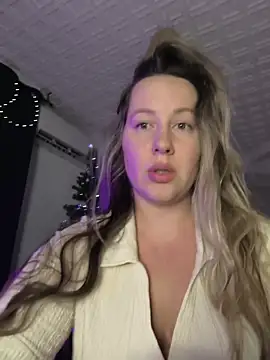 Snapshot of Mona_Plus chatting on January 2026 06:05:02 AM Mona Plus online show from January 2026 06:05:02 AM