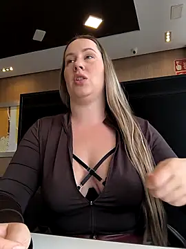 Snapshot of Mona_Plus chatting on February 2026 10:18:01 AM Mona Plus online show from February 2026 10:18:01 AM