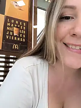 Snapshot of Mona_Plus chatting on February 2026 11:07:01 AM Mona Plus online show from February 2026 11:07:01 AM