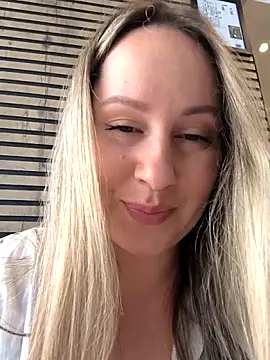 Snapshot of Mona_Plus chatting on February 2026 11:17:01 AM Mona Plus online show from February 2026 11:17:01 AM