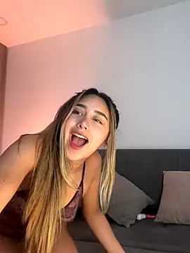 Snapshot of Hornyholly__ chatting on October 2025 03:07:01 PM Hornyholly online show from October 2025 03:07:01 PM