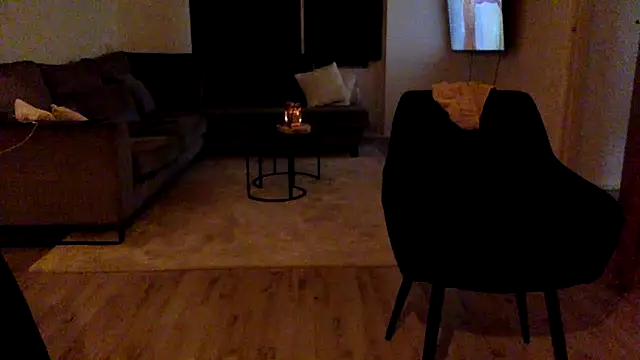 Snapshot of Bleueyez007 chatting on February 2025 09:48:02 PM Bleueyez007 online show from February 2025 09:48:02 PM