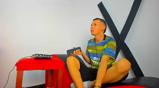 Snapshot of Isak_Millan chatting on February 2025 02:34:01 AM Isak Millan online show from February 2025 02:34:01 AM