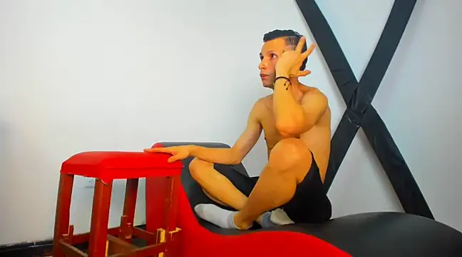 Snapshot of Isak_Millan chatting on February 2025 05:37:01 AM Isak Millan online show from February 2025 05:37:01 AM