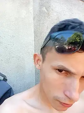 Snapshot of Isak_Millan chatting on October 2025 08:51:02 PM Isak Millan online show from October 2025 08:51:02 PM