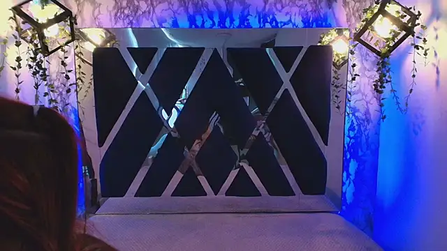 charlotte bluee online show from November 2025 06:45:01 PM